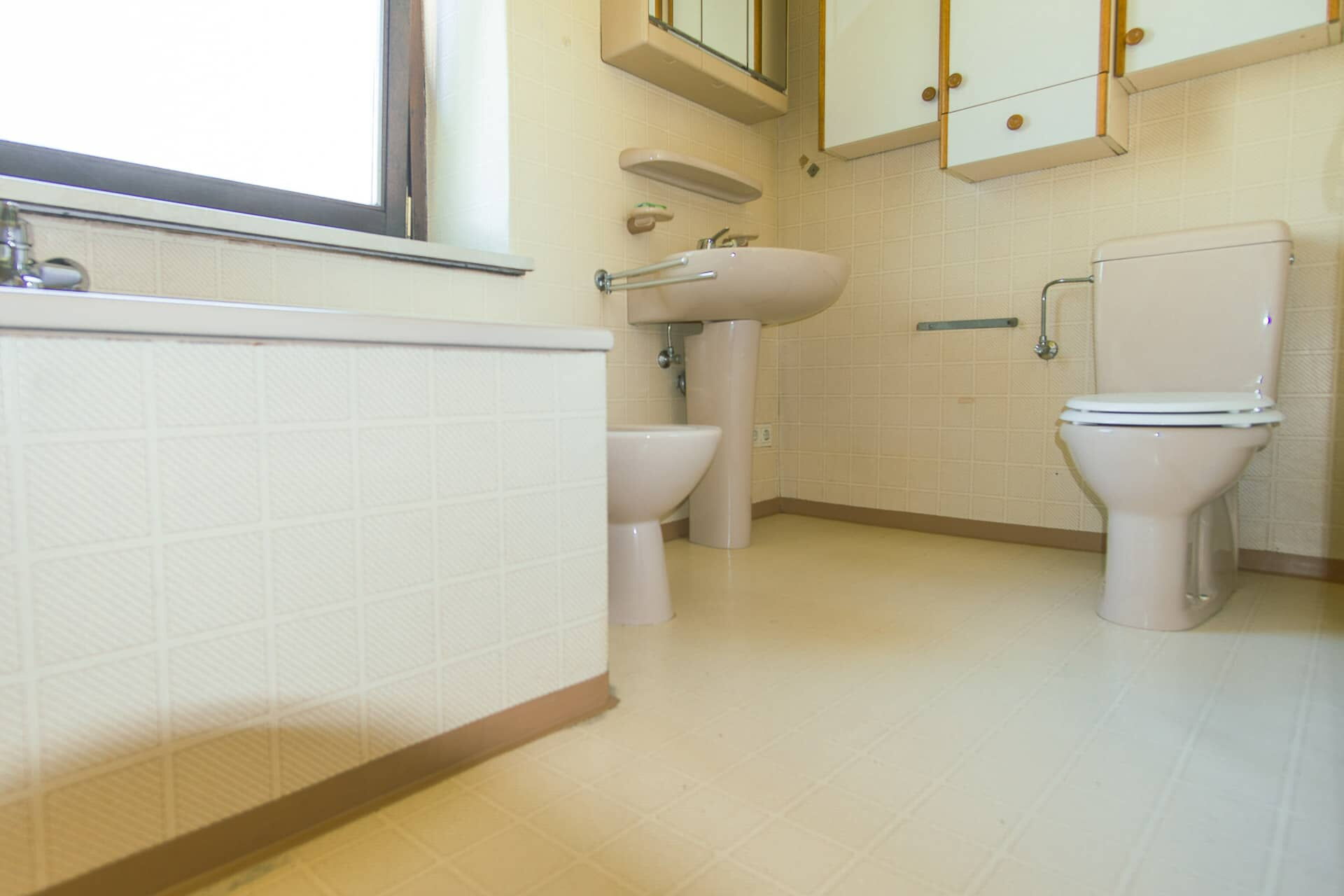 bad mit wanne und bidet